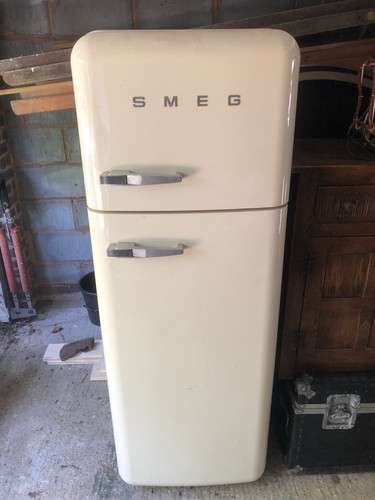 Smeg 234l fridge freezer - 234l,